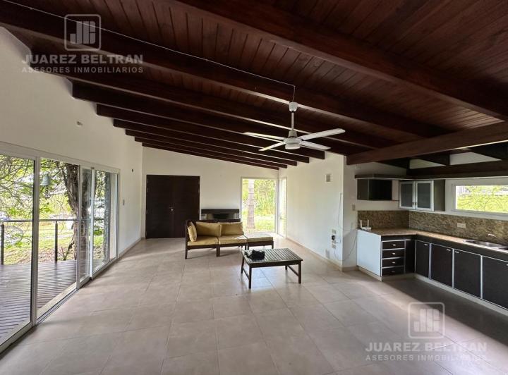 Casa · 252m² · 8 Ambientes · 3 Cocheras