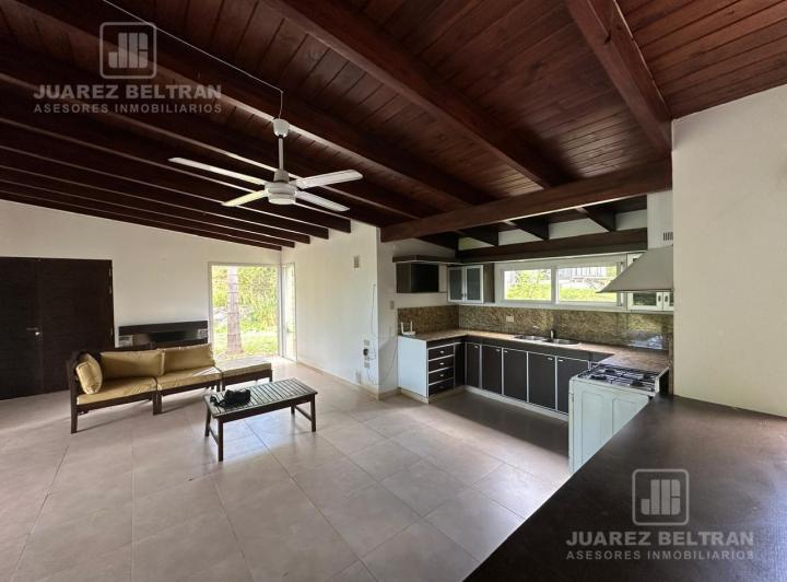 Casa · 200m² · 5 Ambientes · 2 Cocheras