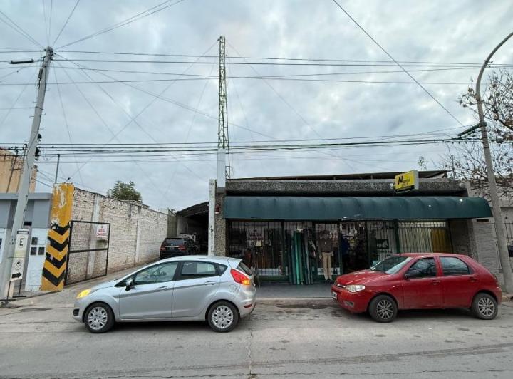 Local comercial · 900m² · 1 Ambiente · 10 Cocheras