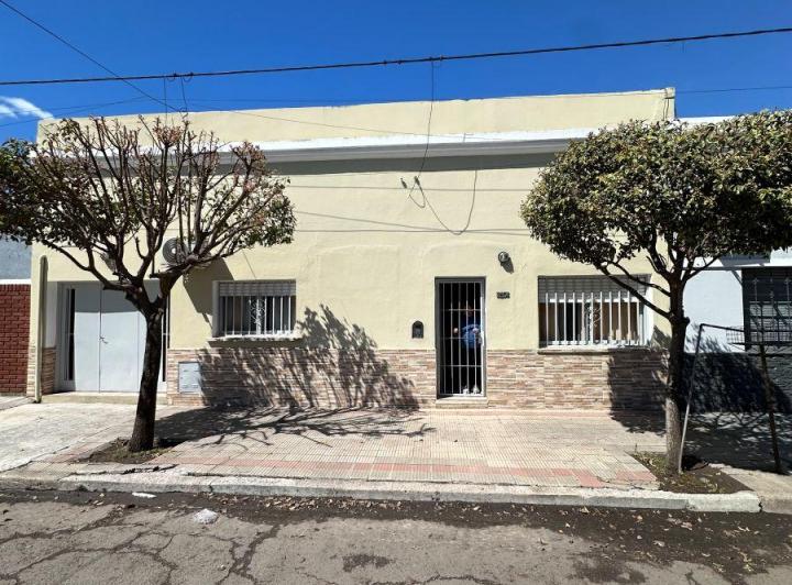 Casa · 130m² · 6 Ambientes · 2 Cocheras