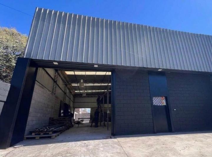 Bodega-Galpón · 240m² · 1 Ambiente