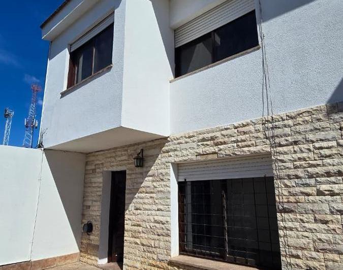 Casa · 90m² · 4 Ambientes · 1 Cochera