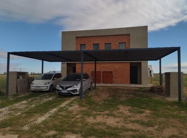 Casa · 145m² · 4 Ambientes · 2 Cocheras