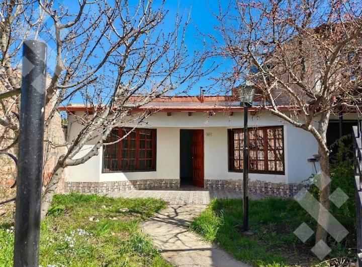 Casa · 114m² · 5 Ambientes · 2 Cocheras