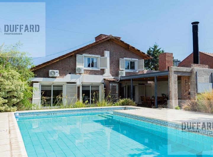 Terreno · 244m² · 6 Ambientes · 2 Cocheras