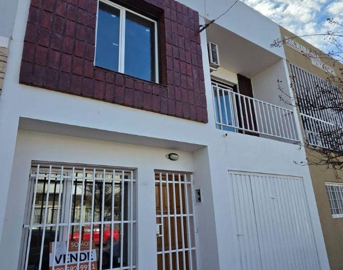 Casa · 85m² · 5 Ambientes · 1 Cochera