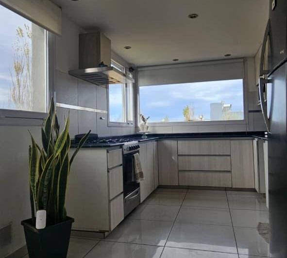 Casa · 144m² · 5 Ambientes · 1 Cochera