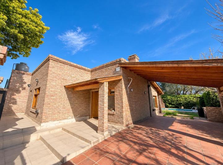 Casa · 137m² · 4 Ambientes · 1 Cochera