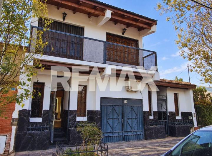 Casa · 280m² · 7 Ambientes · 1 Cochera