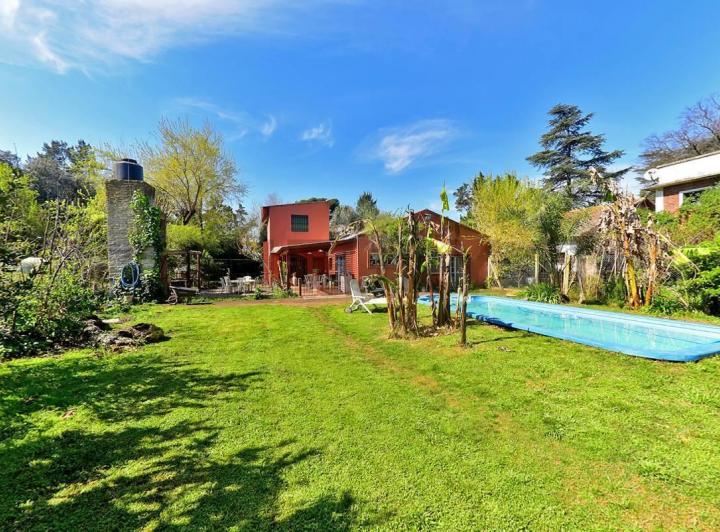 Terreno · 140m² · 5 Ambientes · 1 Cochera