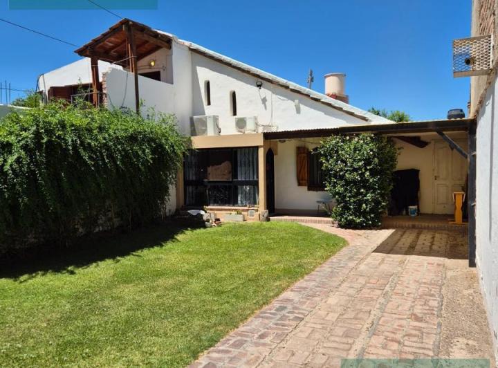 Casa · 90m² · 4 Ambientes · 2 Cocheras