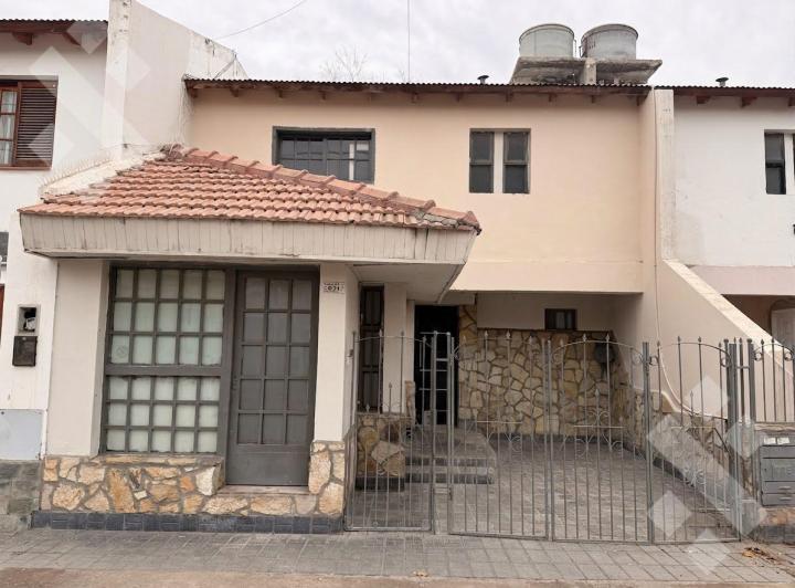 Casa · 138m² · 5 Ambientes · 1 Cochera