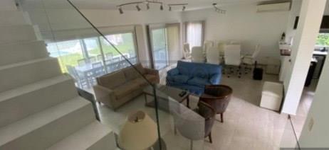 Casa · 250m² · 5 Ambientes · 1 Cochera