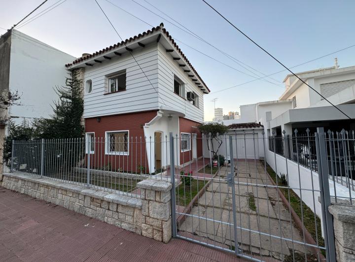 Casa · 160m² · 3 Dormitorios · 3 Cocheras