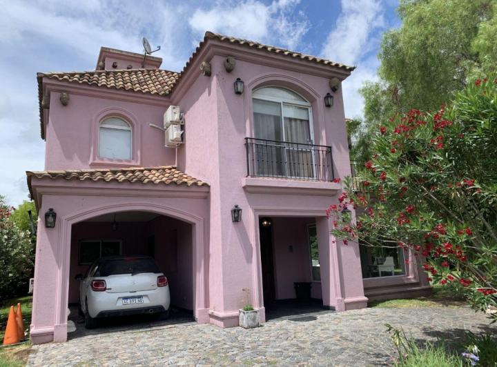 Casa · 250m² · 5 Ambientes