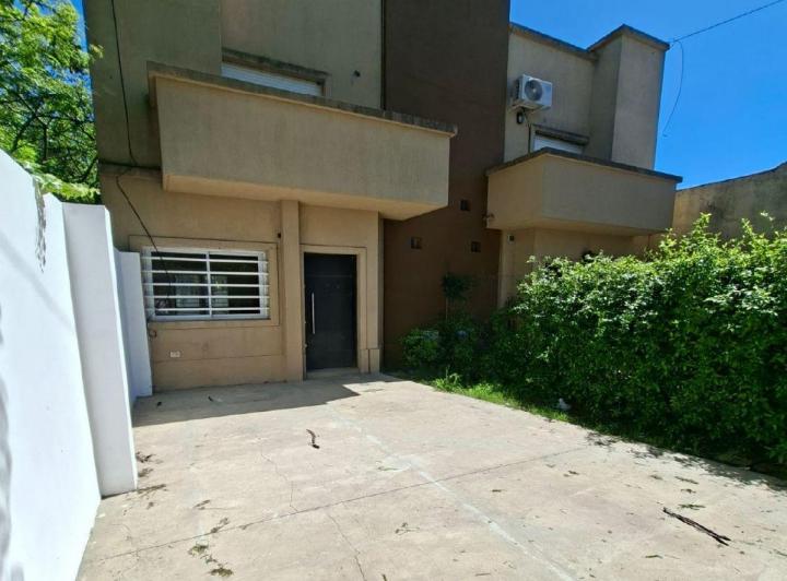 Casa · 80m² · 4 Ambientes · 1 Cochera