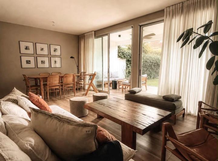Casa · 140m² · 6 Ambientes · 2 Cocheras