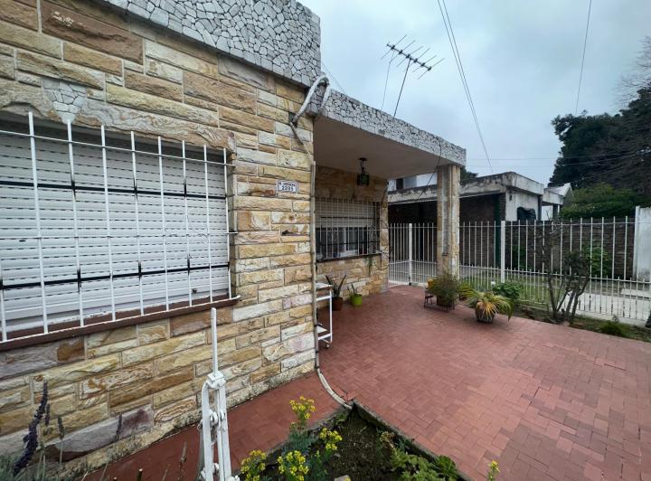 Casa · 100m² · 3 Ambientes · 2 Cocheras