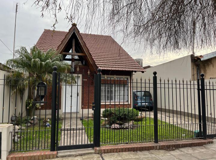 Casa · 200m² · 4 Ambientes · 3 Cocheras