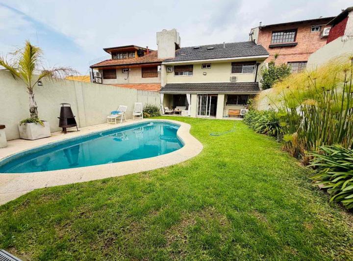 Casa · 316m² · 7 Ambientes · 1 Cochera