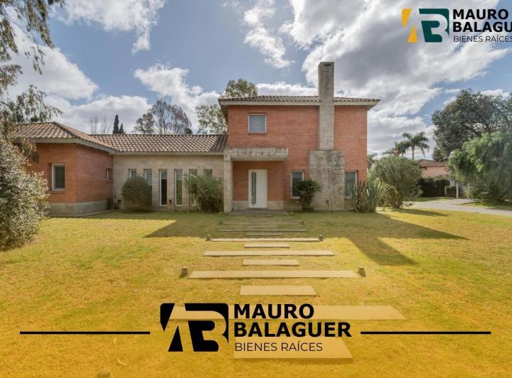 Casa · 854m² · 4 Ambientes · 2 Cocheras