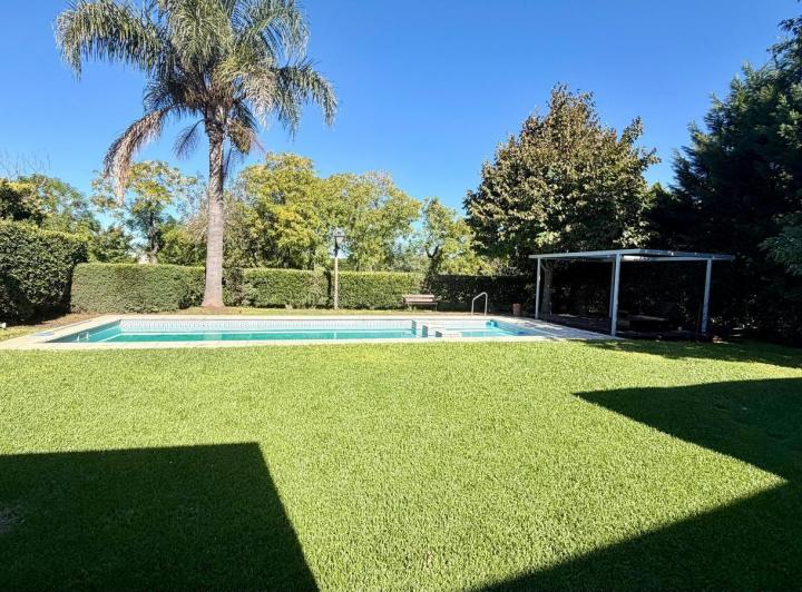Casa · 160m² · 4 Ambientes · 3 Cocheras