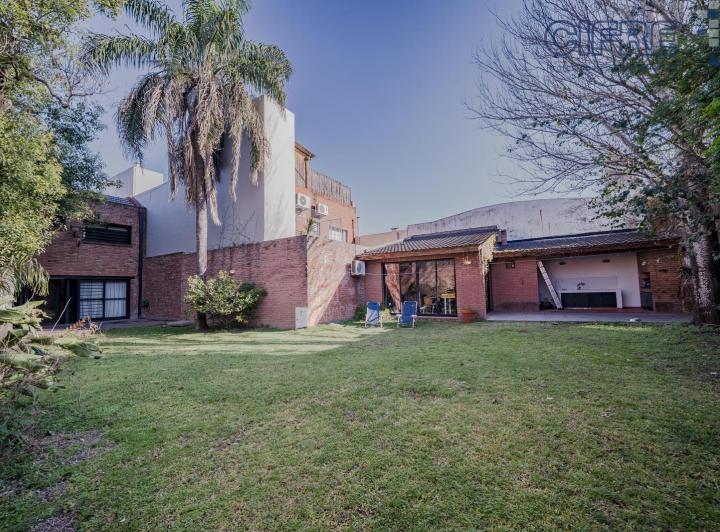 Casa · 250m² · 6 Ambientes · 1 Cochera