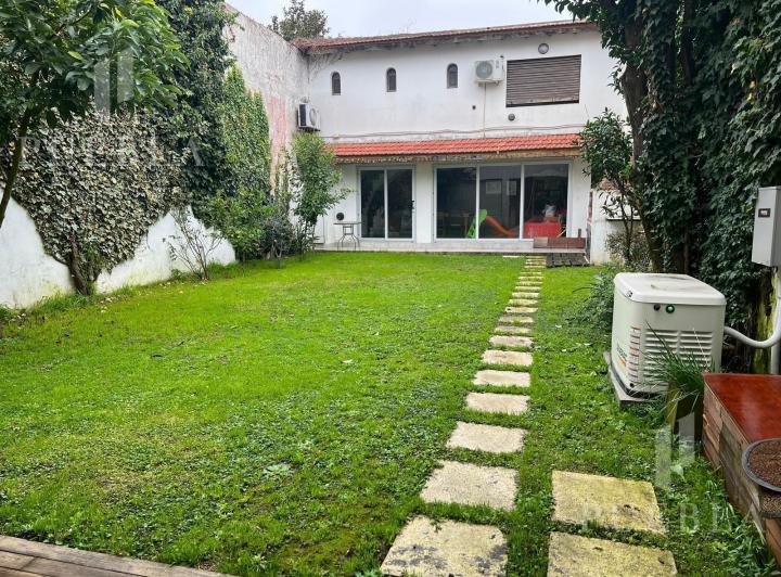 Casa · 297m² · 5 Ambientes · 1 Cochera