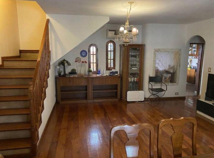 Casa · 163m² · 5 Ambientes · 1 Cochera