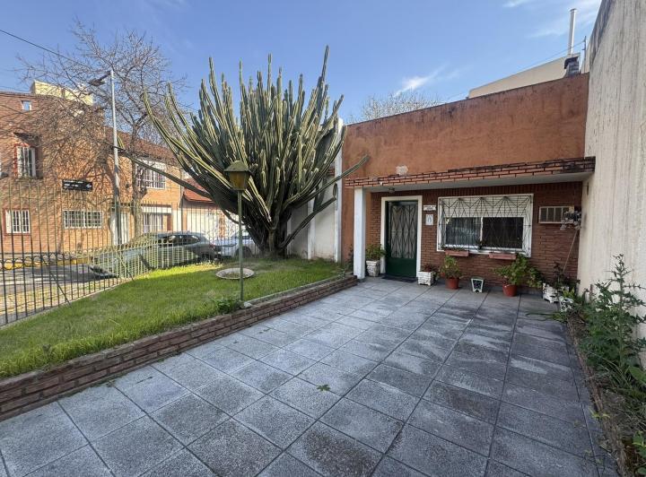 Casa · 301m² · 4 Ambientes · 2 Cocheras