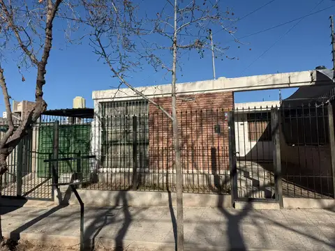 Casa en Venta en Presidente Sarmiento, Godoy Cruz