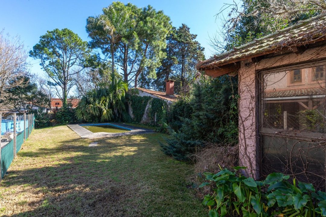 LOTE EN VENTA LA PLATA PILETA