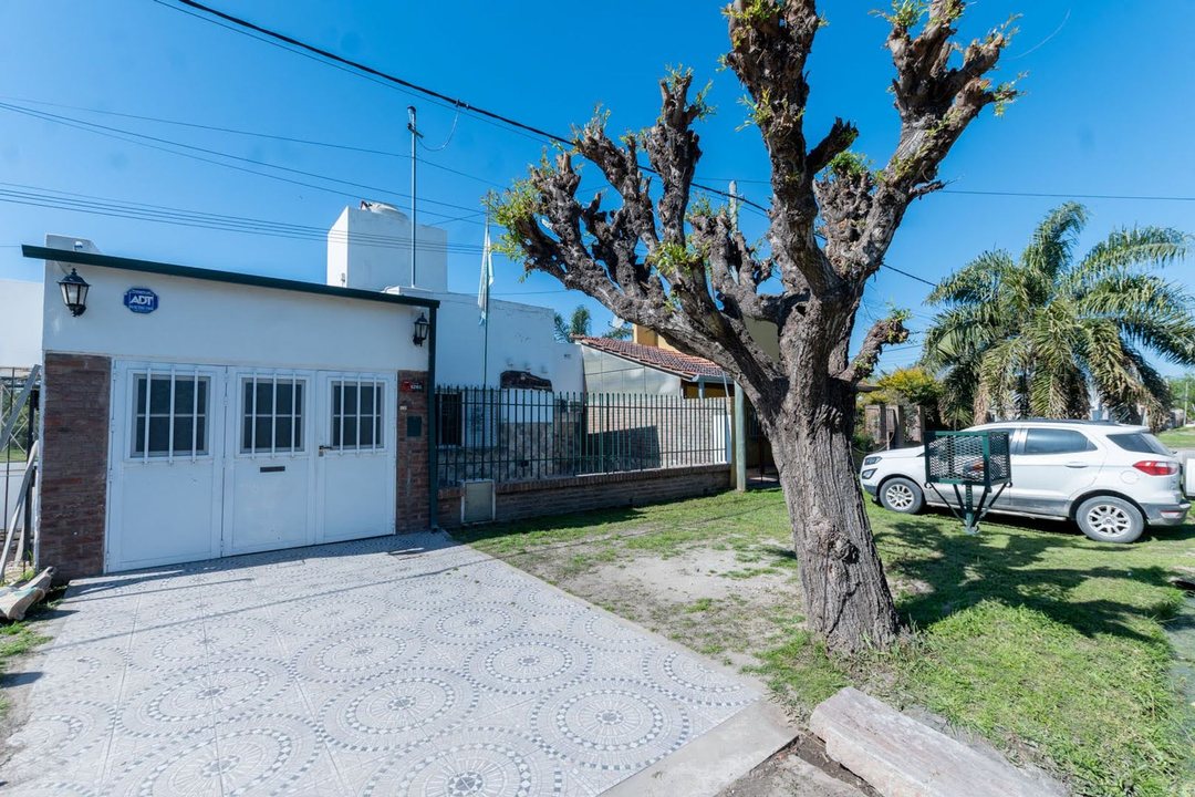 CASA EN VENTA EN SAUCE VIEJO, LISTA PARA MUDARSE