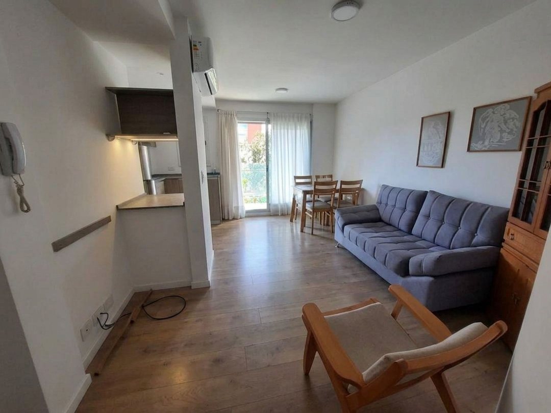 ALQUILER depto 1 dormitorio con balcón - Lourdes
