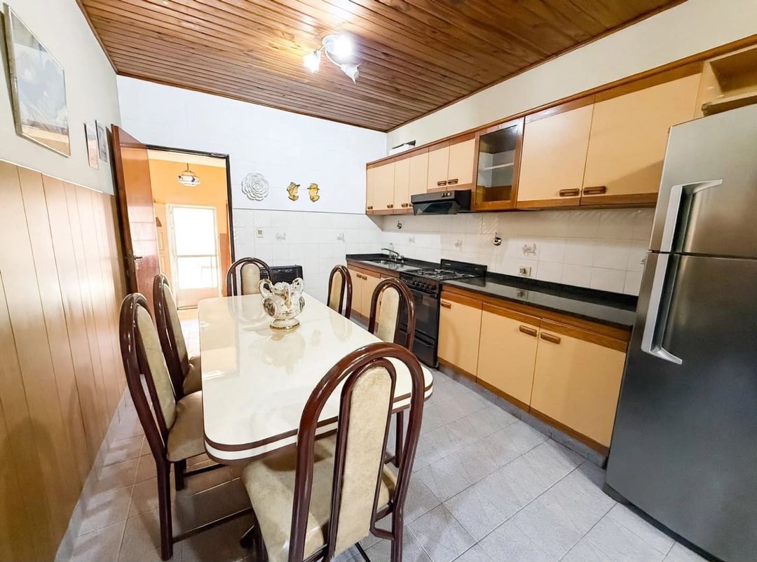 Casa 3 amb con cochera y quincho en venta Lanus
