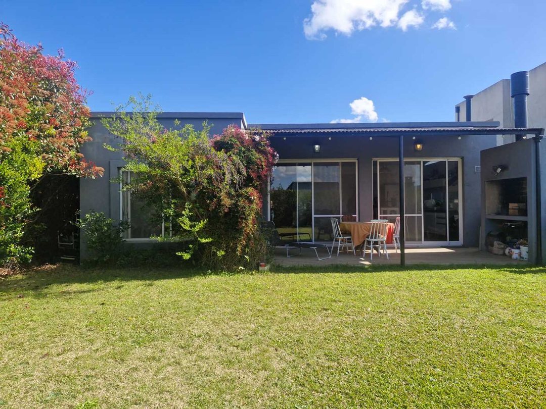 CASA EN VENTA EN UNA PLANTA SAN EDUARDO PDE