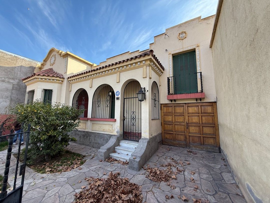 VENTA CASA A RECICLAR CUARTA SECCIÓN