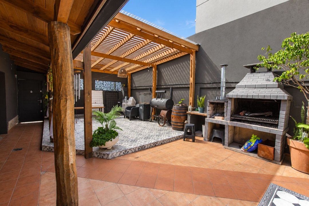 CASA EN VENTA LANUS 4 AMBIENTES QUINCHO Y PILETA