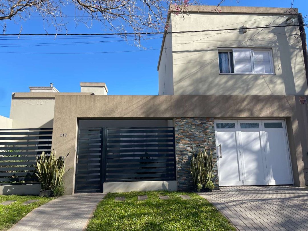 CASA EN VENTA/ BARRIO PIZZURNO/ OPORTUNIDAD