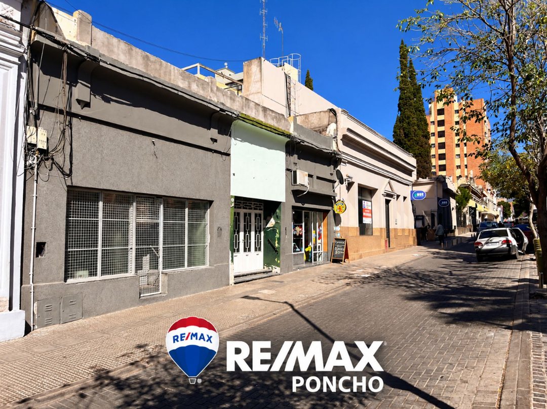 SE VENDE CASA EN ZONA CENTRO