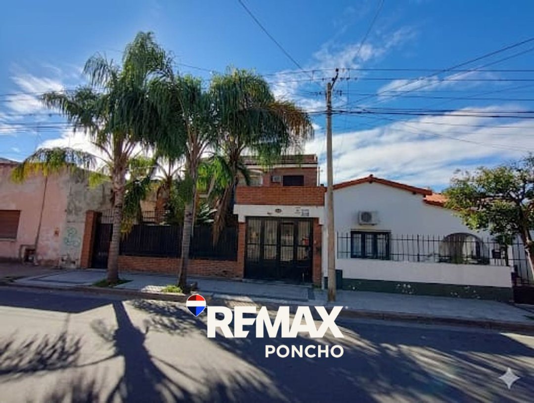 SE VENDE EN CATAMARCA CASA CÉNTRICA DE 2 PLANTAS