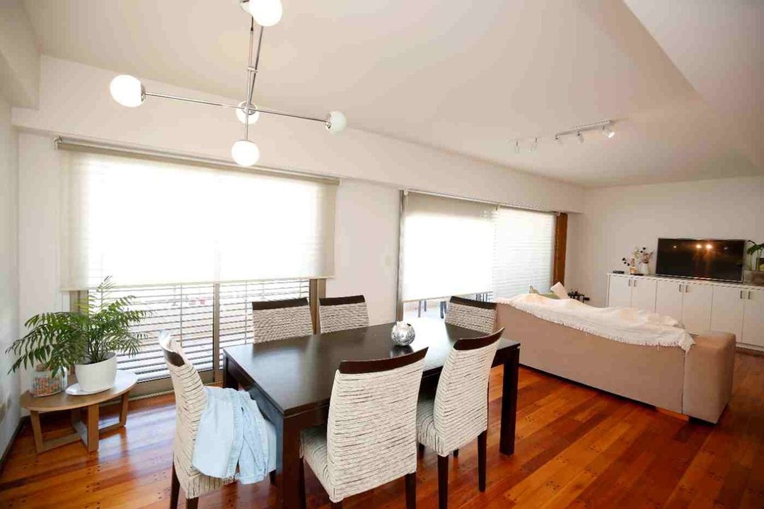 Departamento 2 dormitorios y cochera en alquiler