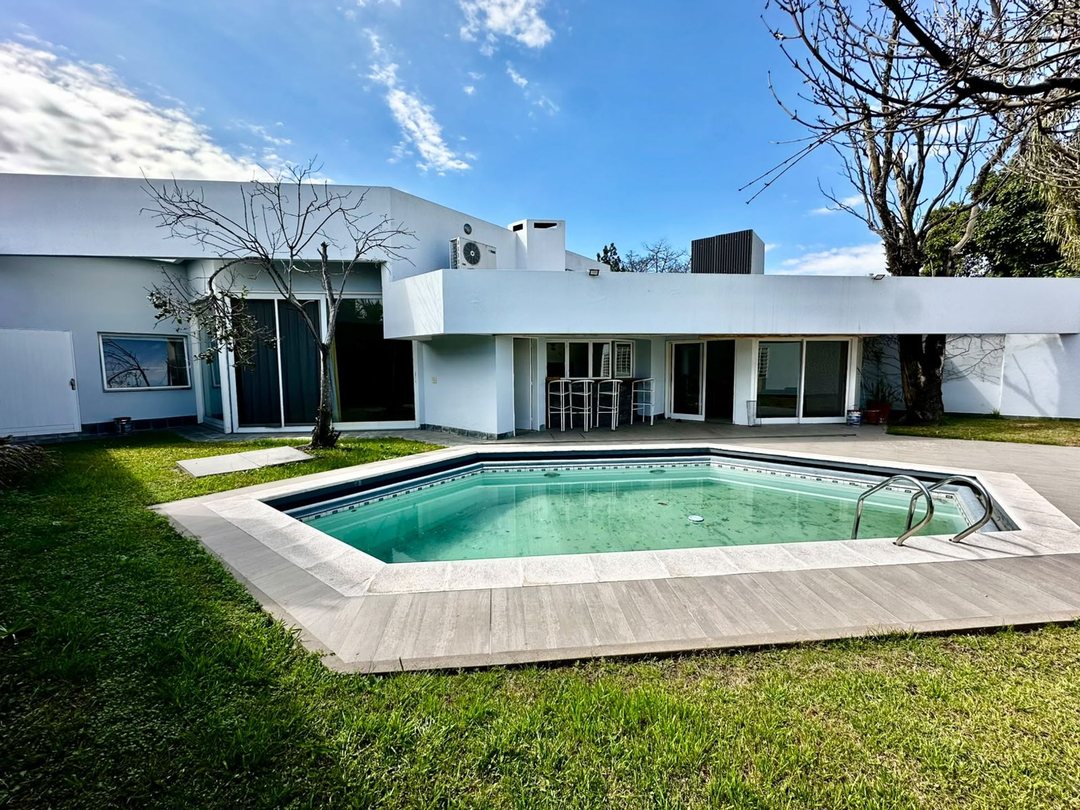 Venta casa Cerro de las Rosas c pileta planta baja
