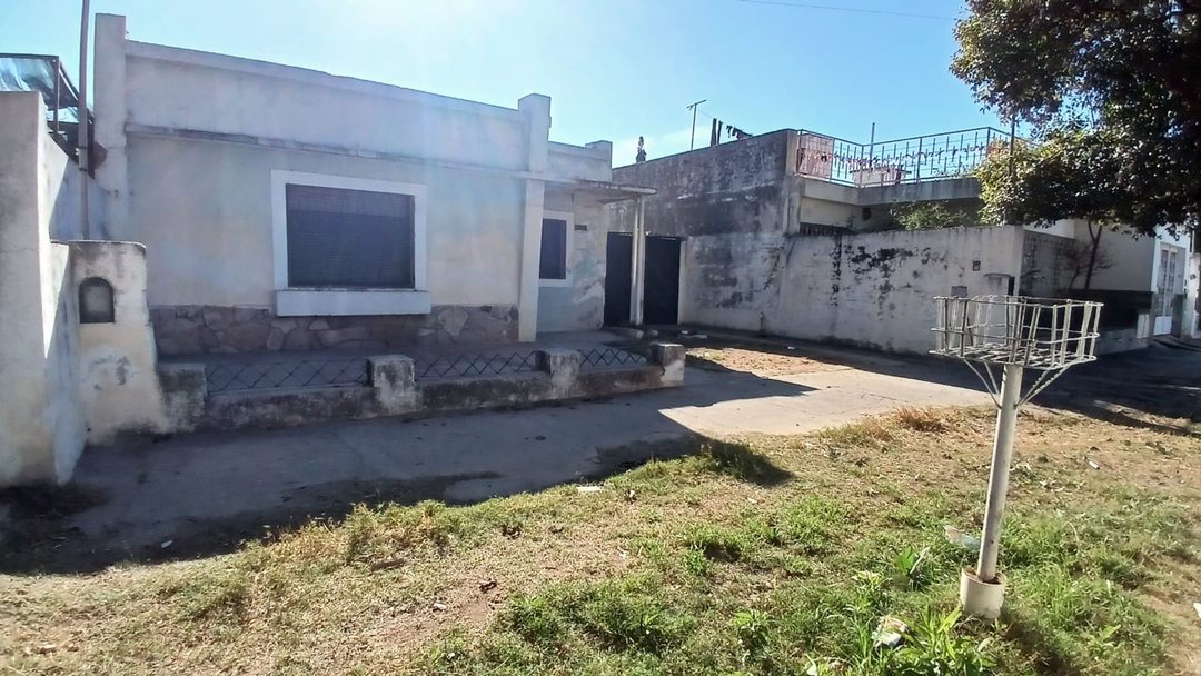 CASA MAS DEPTO A REFACCIONAR B° LOS PLATANOS