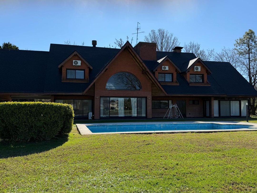 VENTA CASA SAN DIEGO 7 AMBIENTES PILETA Y PARRILLA
