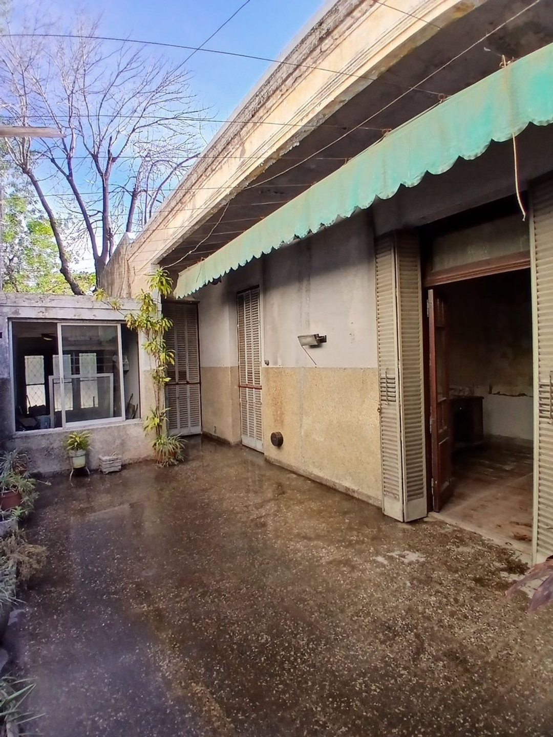 VENTA CASA 5 AMBIENTES FLORESTA A REFACCIONAR