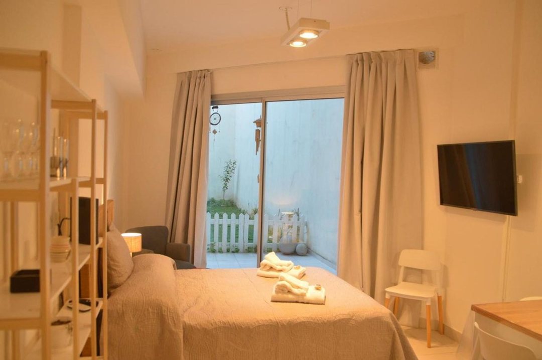 MONOAMBIENTE EN VENTA EN MONSERRAT CON JARDIN