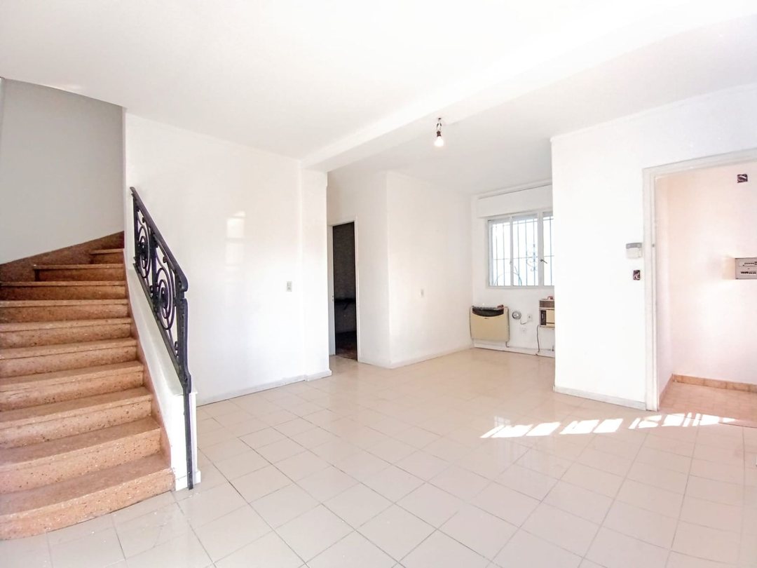 VENTA CASA 7 AMBIENTES EN LA PLATA COCHERA TERRAZA