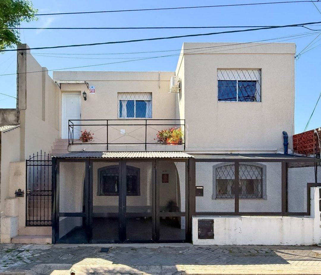CASA PB 2 DORMI, COCHERA Y PATIO EN VENTA ECHESORT