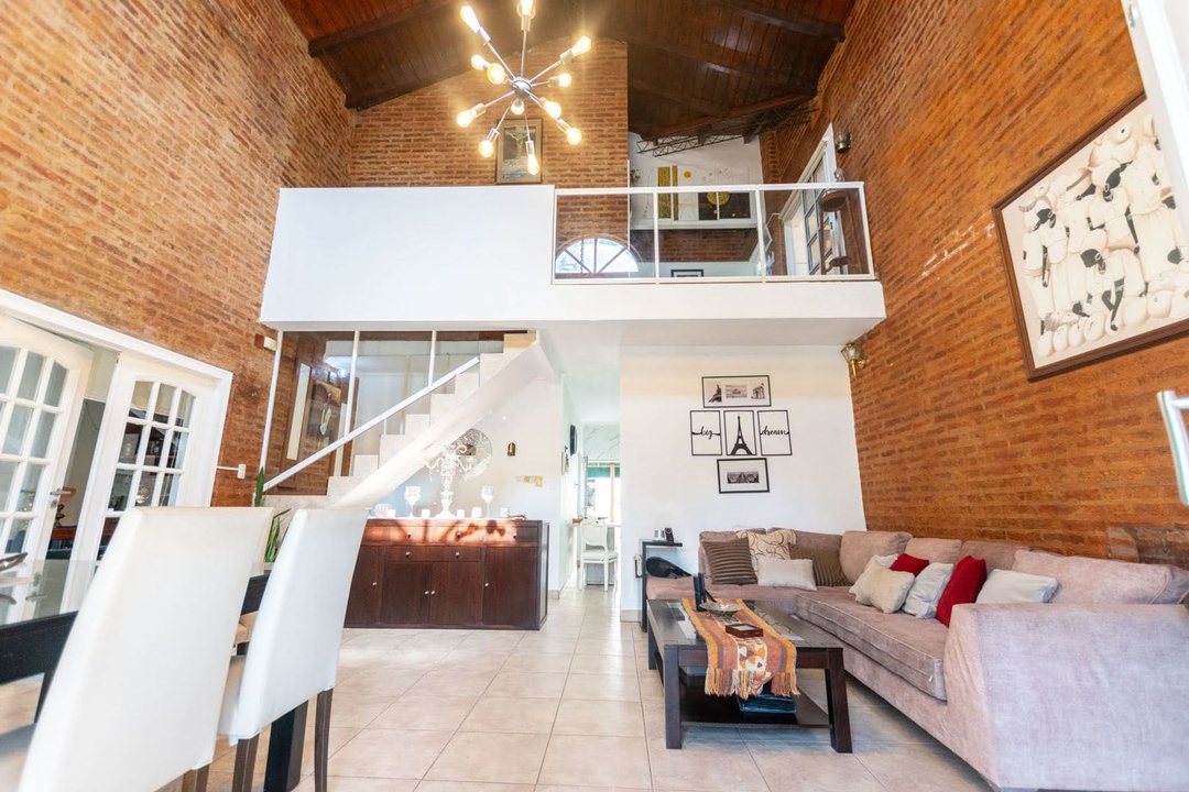 CASA EN VENTA EN COLASTINE 4 DORM Y GRAN PARQUE